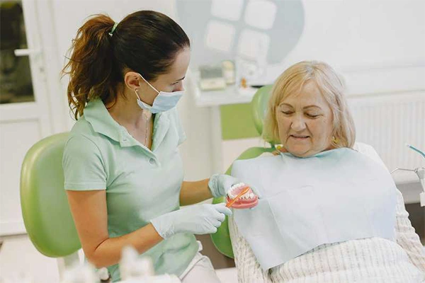 Denture Care Dos and Donts